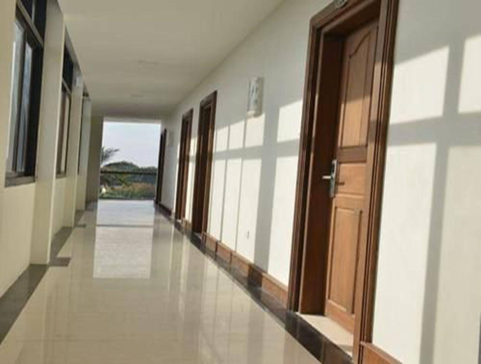 Hotel Myitkyinā Εξωτερικό φωτογραφία